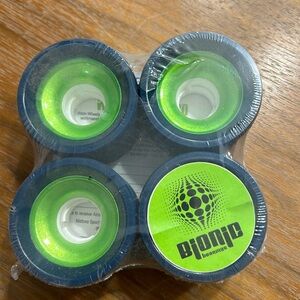 Unopened Atom Lowboys 95A roller derby wheels